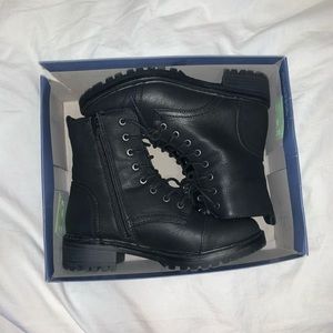 Size 7 black combat boots in great condition